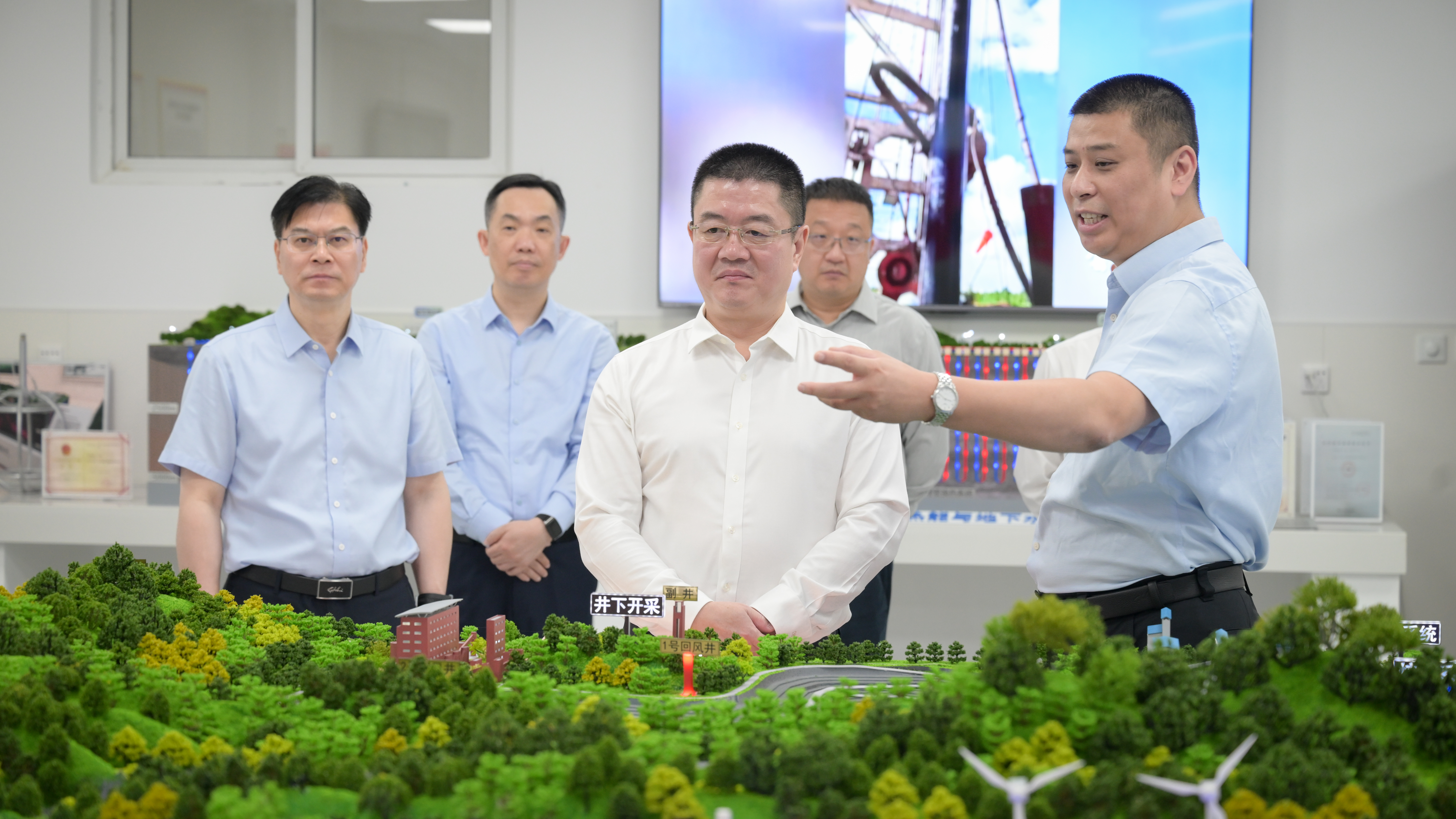 李仲泽参观中冶沈勘科技研发中心